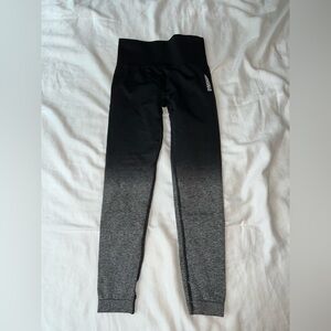Gym shark leggings